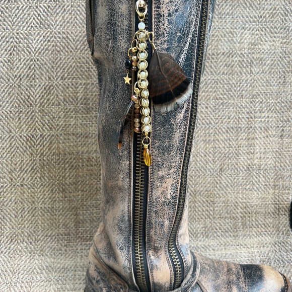 Vintage feathered boot clasp - Picture 2 of 7